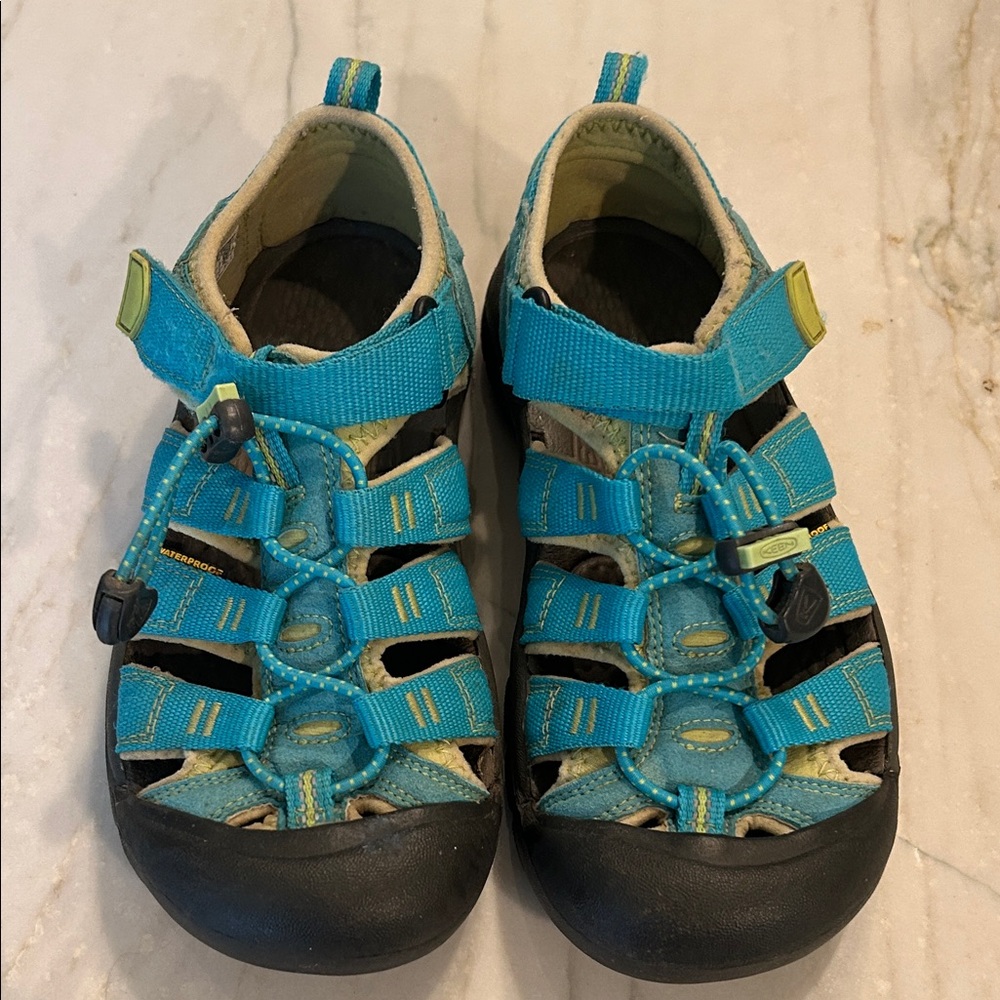 Keen Teal and Lime Kids Closed-Toe Outdoor Sandals size 3y